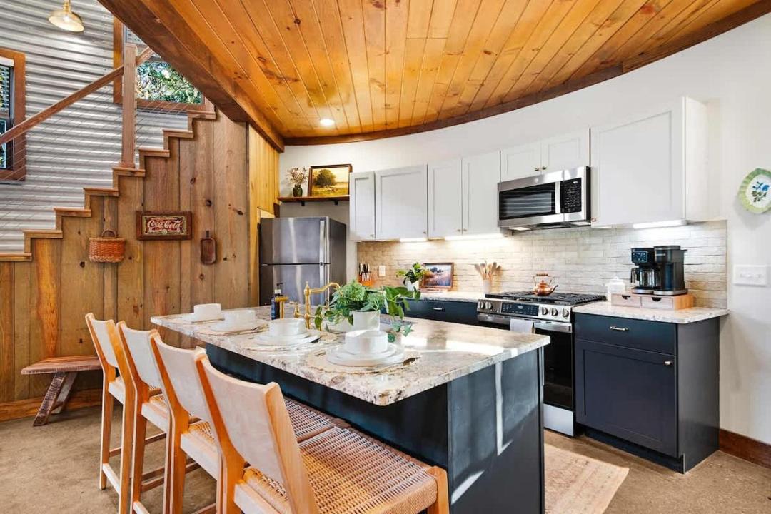 Photo of Kitchen in Lookout Valley Neighborhood Association