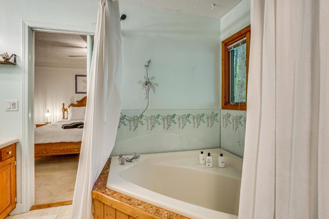 Photo of Bathroom in Sunset