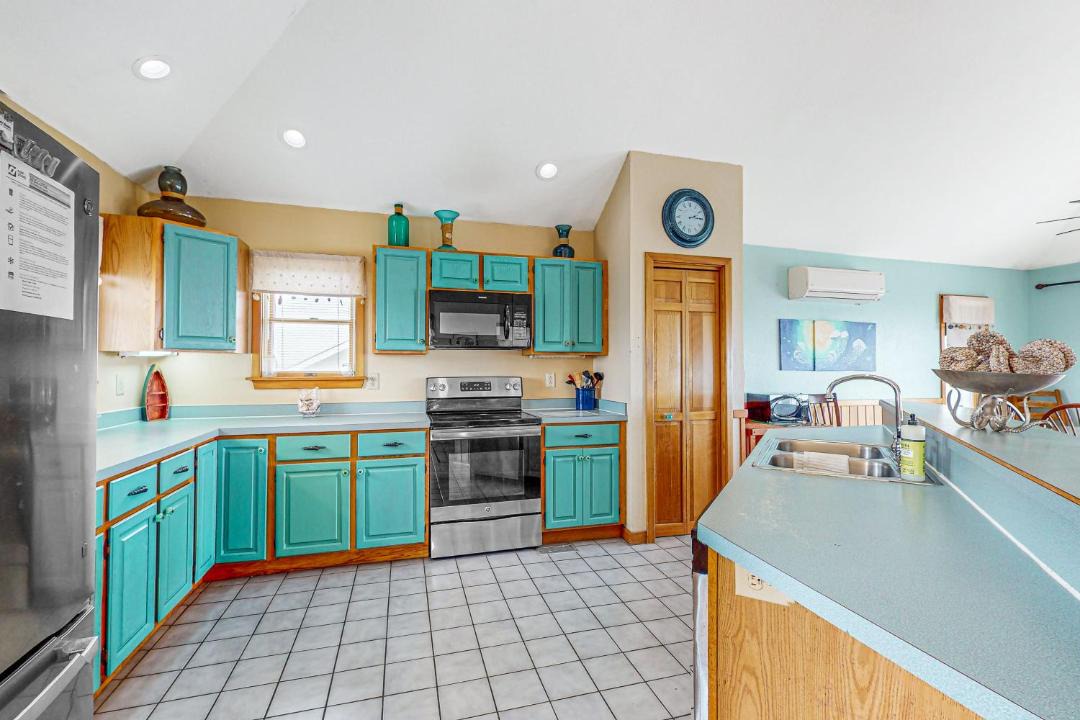 Photo of Kitchen in Waves