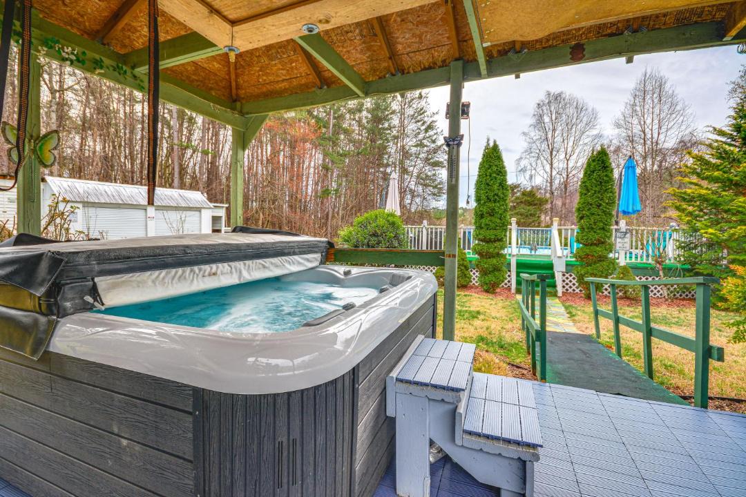 Photo of Others in Mount Airy