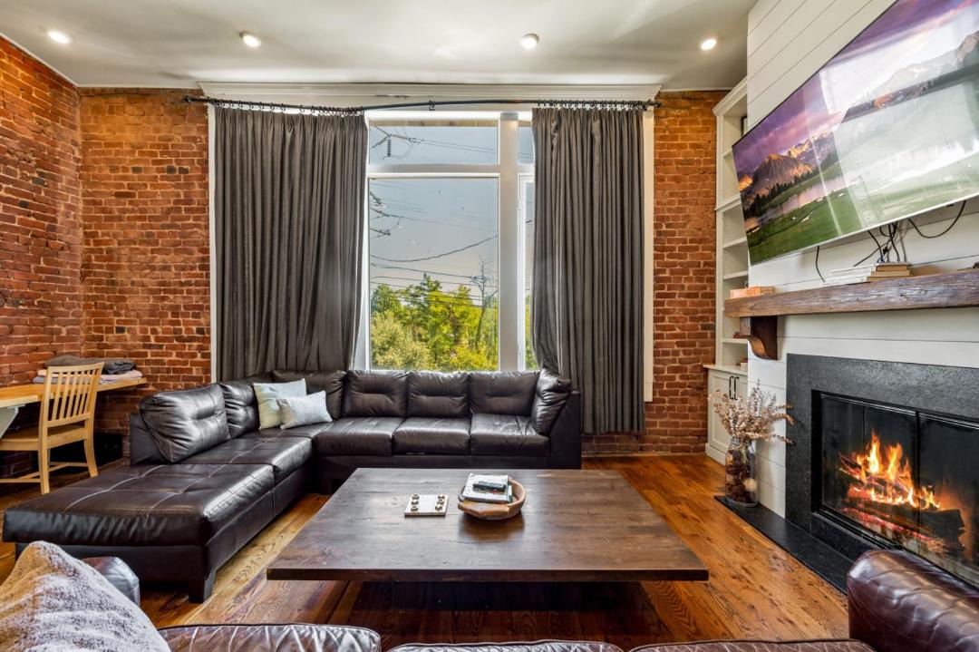 Photo of Livingroom in Downtown Knoxville