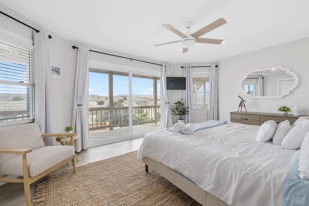 Photo of Bedroom in Waves