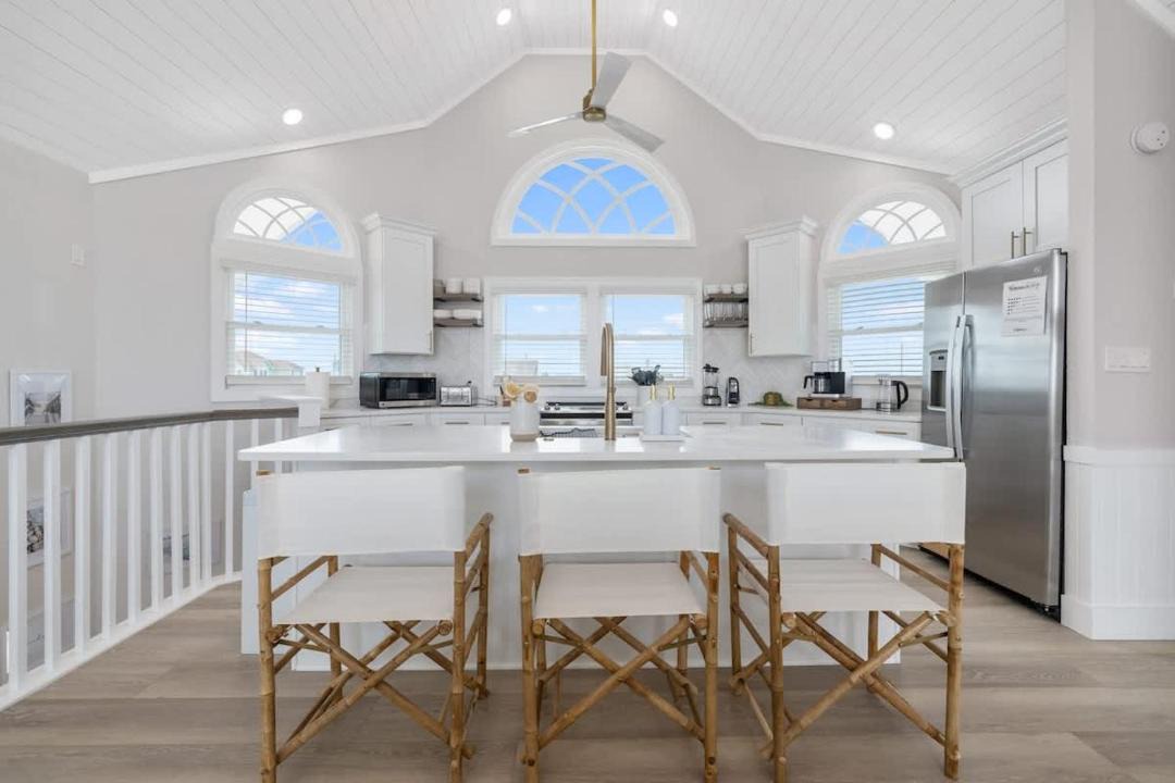 Photo of Kitchen in Waves