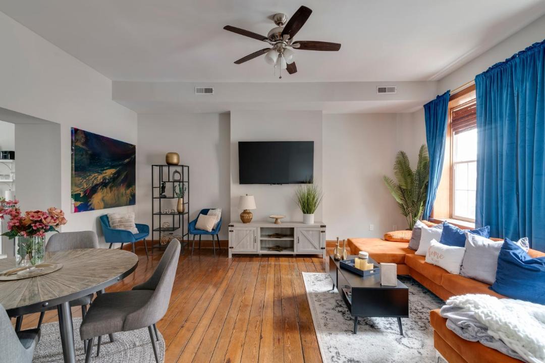 Photo of Livingroom in Church Hill