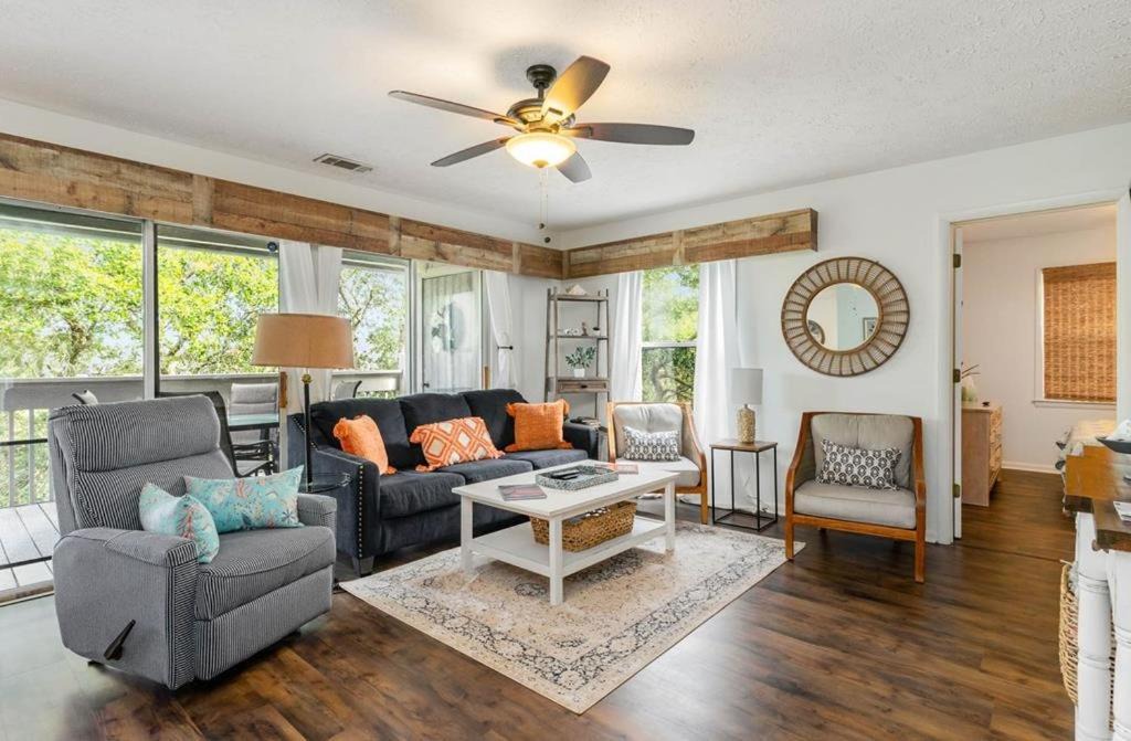 Photo of Livingroom in Surfside Beach