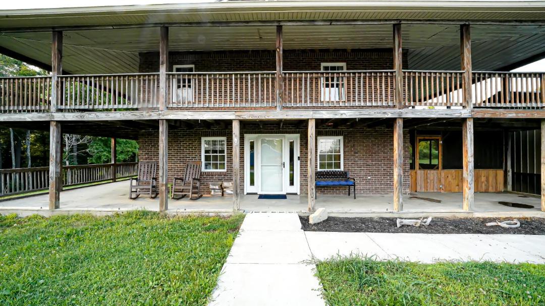 Photo of Buildings in Campton