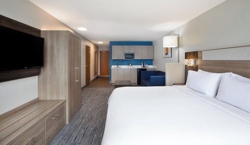 Suite, 1 King Bed, Accessible (Mobility, Accessible Tub)