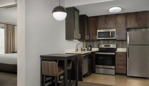 Suite, 1 King Bed (Hearing Accessible)