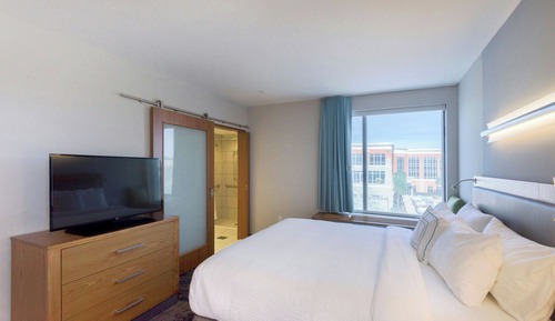 Suite, 1 Bedroom, Roll-in Shower
