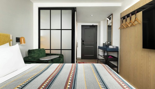 Room, 1 King Bed, Mountain View