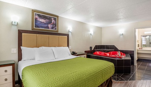 Standard Room, 1 King Bed, Non Smoking, Jetted Tub