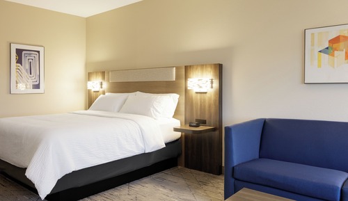 Suite, 1 King Bed, Accessible Bathtub (Mobility Accessible)