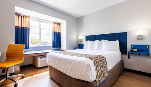 Deluxe Room, 1 Queen Bed, Non Smoking