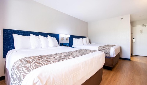 Deluxe Room, 2 Queen Beds, Non Smoking