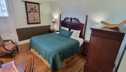 Classic Room, 1 King Bed, Non Smoking