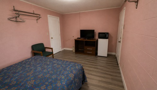 Room, 1 King Bed, Smoking