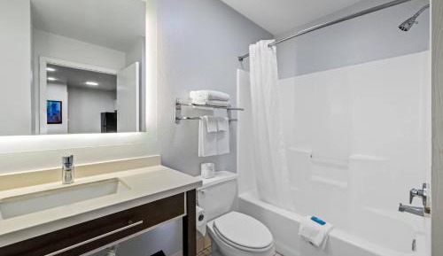 Queen Suite with Sofa Bed - Non-Smoking