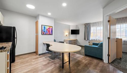 Queen Suite with Roll-In Shower and Sofabed - Accessible/Non Smoking