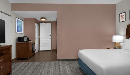 King Room with Shower - Mobility/Hearing Accessible