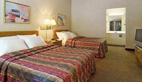 Queen Room with Two Queen Beds - Smoking