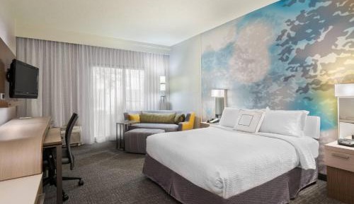 Queen Room with Bathtub - Mobility Access/Hearing Accessible