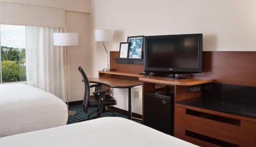 Queen Room with Two Queen Beds and Roll-In Shower - Mobility Access