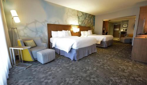 Queen Suite with Two Queen Beds and Bathtub - Mobility Access/Hearing Accessible