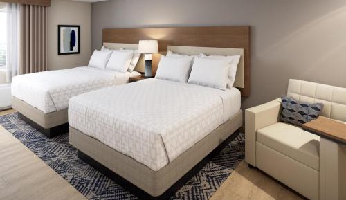 Studio Queen Suite with Mobility Accessible Tub