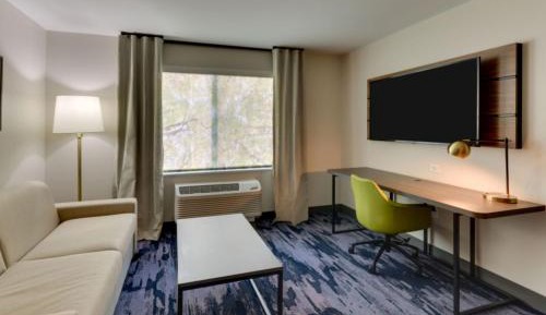 Queen Suite with Two Queen Beds, Bathtub and Sofa Bed - Mobility Access/Hearing Accessible