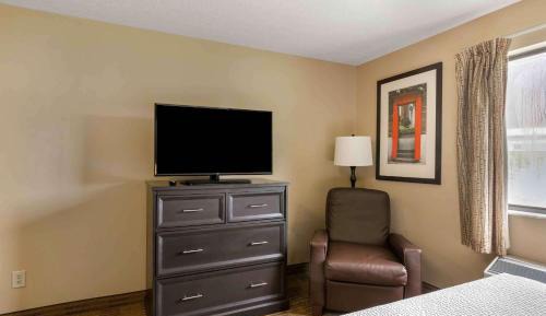 Deluxe Efficiency Double Room with 2 Double Beds - Non-Smoking 