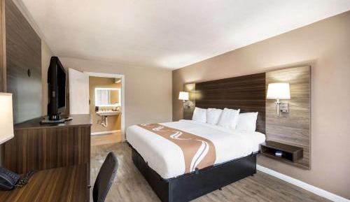 King Room - Accessible/Smoking
