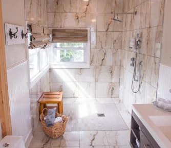 Deluxe Suite with Spa Bath