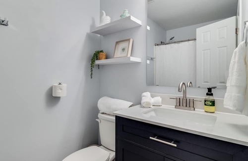 North Belmont House | Cozy & Convenient Belmont Home perfect for families and working professionals!