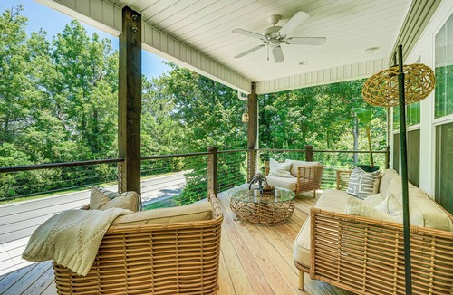 Myrtle Grove House | Dog-Friendly Wilmington Retreat ~ 7 Mi to Beach!