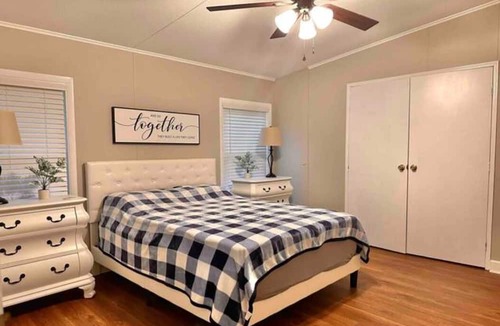 Semora House | Hyco Lake Retreat - Near VIR / Caesar's Casino / Raleigh-Durham-UNC