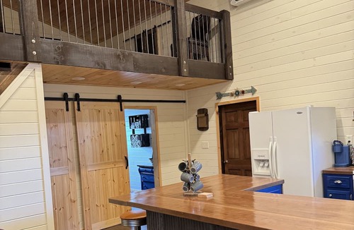 Jamestown Cabin | Cozy 2-bedroom cabin with WiFi, AC in welcoming Jamestown