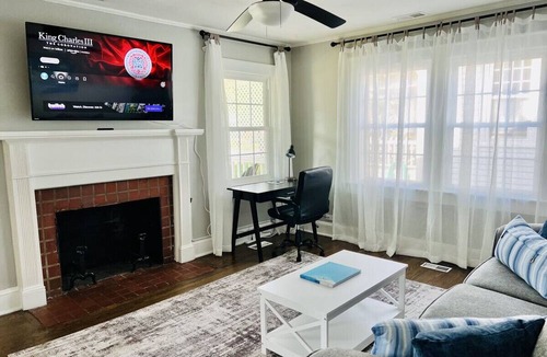 New Bern House | King Bed Pets Ghent's Relaxing Retreat
