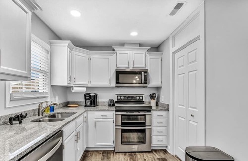 Owensboro House | Updated home close to hiking trails, ballpark's and downtown. Pet friendly!
