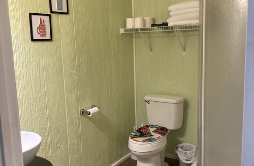 Pipestem Cabin | Cozy Tiny House close to outdoor activities - 3 minutes to Pipestem State Park!