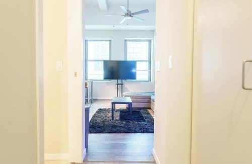 Central Business District Apartment | Cozy 1-Bedroom apartment In beautiful Cincinnati with AC and gym access