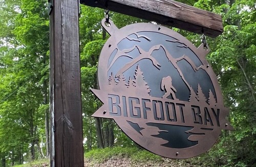 Lucas Cabin | Bigfoot Bay On Barren River Lake! Lakefront, Smokey Mountain setting, Sleeps 14!