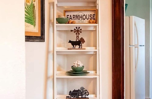 Columbia Cottage | Large, Farmhouse Style Cottage near Lake Cumberland State Resort Park, Perfect for a Kentucky Summer Holiday