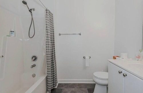 Elon Condo | Stay Minutes from Elon University in a Spacious 3BR Condo