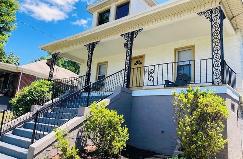 Martinsville House | The Humble House-2-bedroom, 2 Bath house in Uptown Martinsville