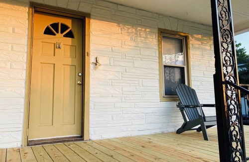 Martinsville House | The Humble House-2-bedroom, 2 Bath house in Uptown Martinsville