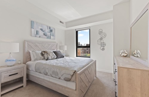 Evanston Condo | "Melody of Evanston" 3BD, 2BA UrbanLux Condo