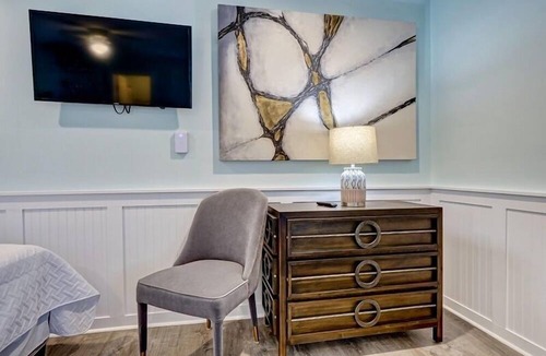Surf City Hotel | Loggerhead Inn & Suites - Two Queen Suite in hotel in Surf City, North Carolina