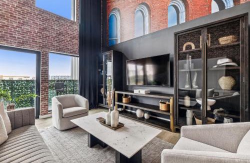 Downtown Nashville Apartment | Grand Ole Nashville- Walk to Broadway & Honky Tonks!