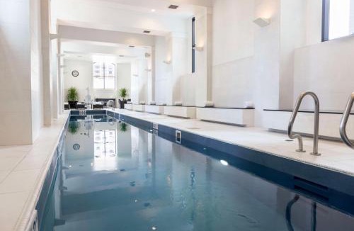Rush and Division Hotel | Waldorf Astoria Chicago