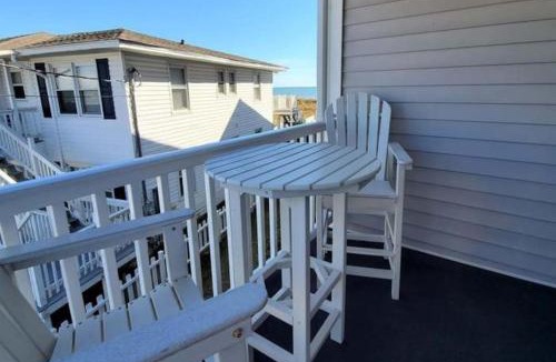 North Myrtle Beach Apartment | Beachy Condo right on Oceanfront
